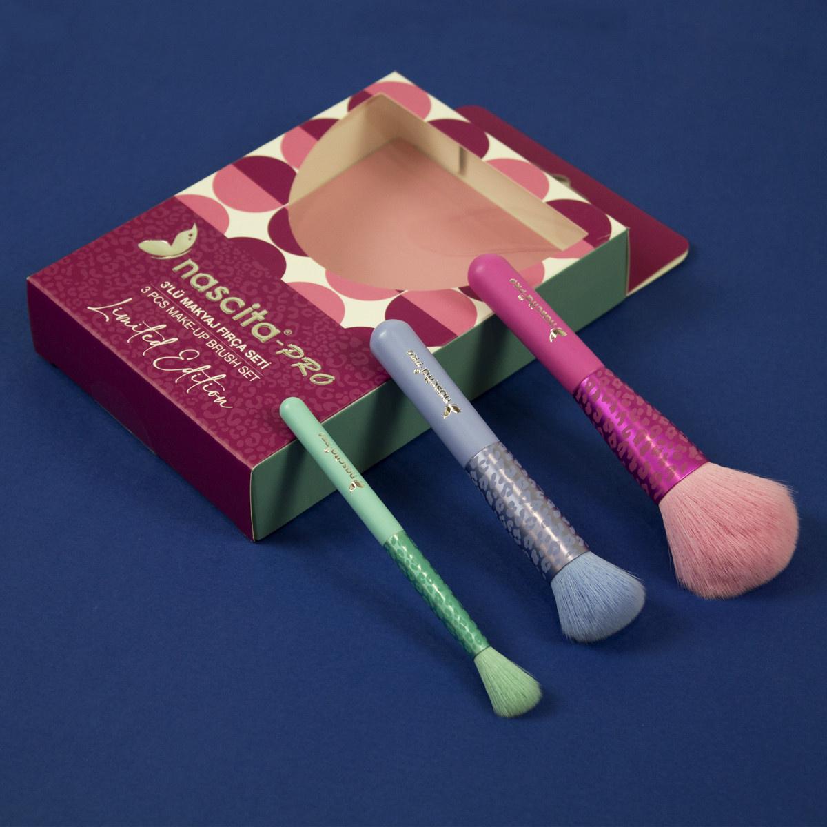 Nascita Professional 3-Piece Makeup Brush Set - Soft Natural-Synthetic Bristles for Flawless Application Nascita 3-Piece Makeup Brush Set for Flawless Makeup makeup brush set, Nascita makeup brushes, 3-piece makeup brush, professional makeup brushes, colorful makeup brushes, makeup tools, beauty essentials, cosmetic brushes, gift for makeup lovers, professional beauty products
