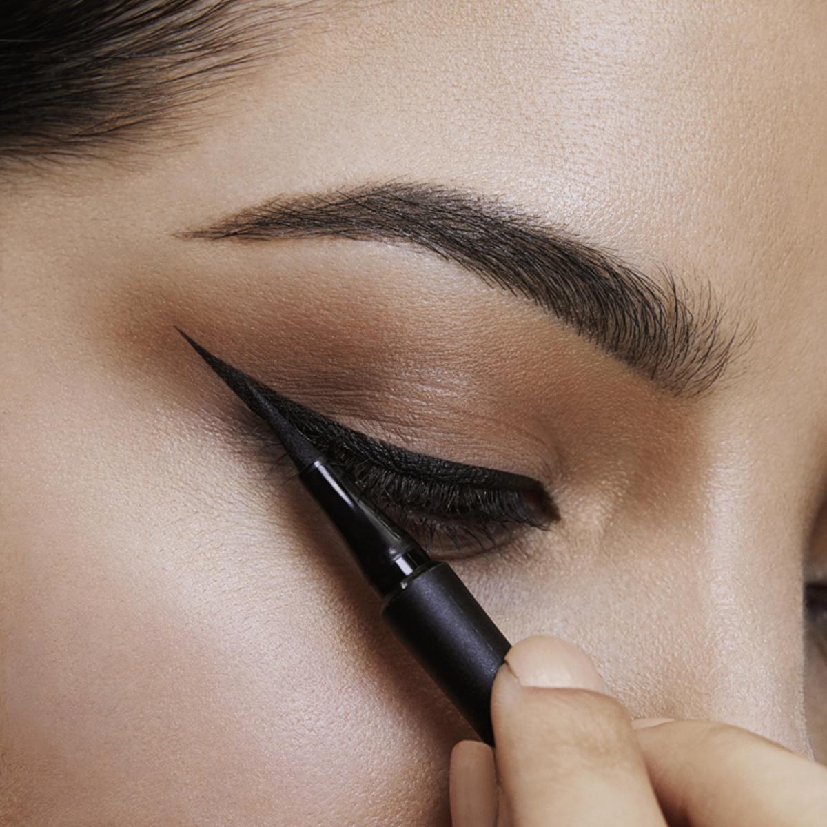 Maybelline New York Hyper Precise All Day Eyeliner - Long-Lasting, Precise Application, 24hr Matte Black Finish Maybelline Hyper Precise Eyeliner - 24hr Matte Black eyeliner, long-lasting eyeliner, precise eyeliner, Maybelline New York Hyper Precise All Day Eyeliner, matte black eyeliner, satin finish eyeliner, cosmetics, makeup, eye makeup, beauty products, long-lasting makeup, smudge-proof eyeliner, waterproof eyeliner, durable eyeliner, precise application, ergonomic design, 24hr eyeliner, 12hr satin fin