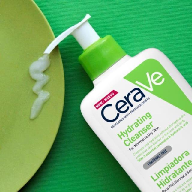 CeraVe Hydrating Facial Cleanser - Gentle, Non-Comedogenic, Fragrance-Free for Dry, Sensitive Skin - 7.98 fl oz CeraVe Hydrating Cleanser - Gentle, Non-Comedogenic for Dry Skin CeraVe Hydrating Cleanser, Gentle facial cleanser for dry skin, Non-comedogenic cleanser, Fragrance-free skincare, Ceramide moisturizing cleanser, Hydrating Facial Cleanser, Skincare for sensitive skin, Facial cleanser for normal to dry skin, Daily skincare routine, Children's skincare