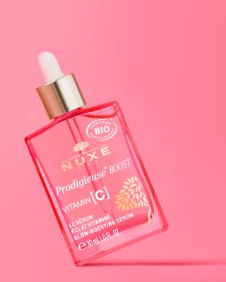 Nuxe Prodigieuse Boost: Vitamin C Glow Boosting Serum | Vegan Facial Serum for Fine Line Reduction & Radiant Skin Nuxe Vitamin C Serum: Boost Glow & Reduce Fine Lines Nuxe Prodigieuse Boost Serum, Vitamin C serum, Glow boosting serum, Vegan facial serum, Brightening serum, Fine line reduction serum, Facial Serum, Vitamin C, Glow, Vegan, Brightening, Fine Lines, Wrinkles, Radiant Skin, Skin Care, Beauty, Aydınlık, Ethical Beauty, Sustainable Beauty, Plump Skin, Elasticity, Volume, Antioxidant Protection, Env