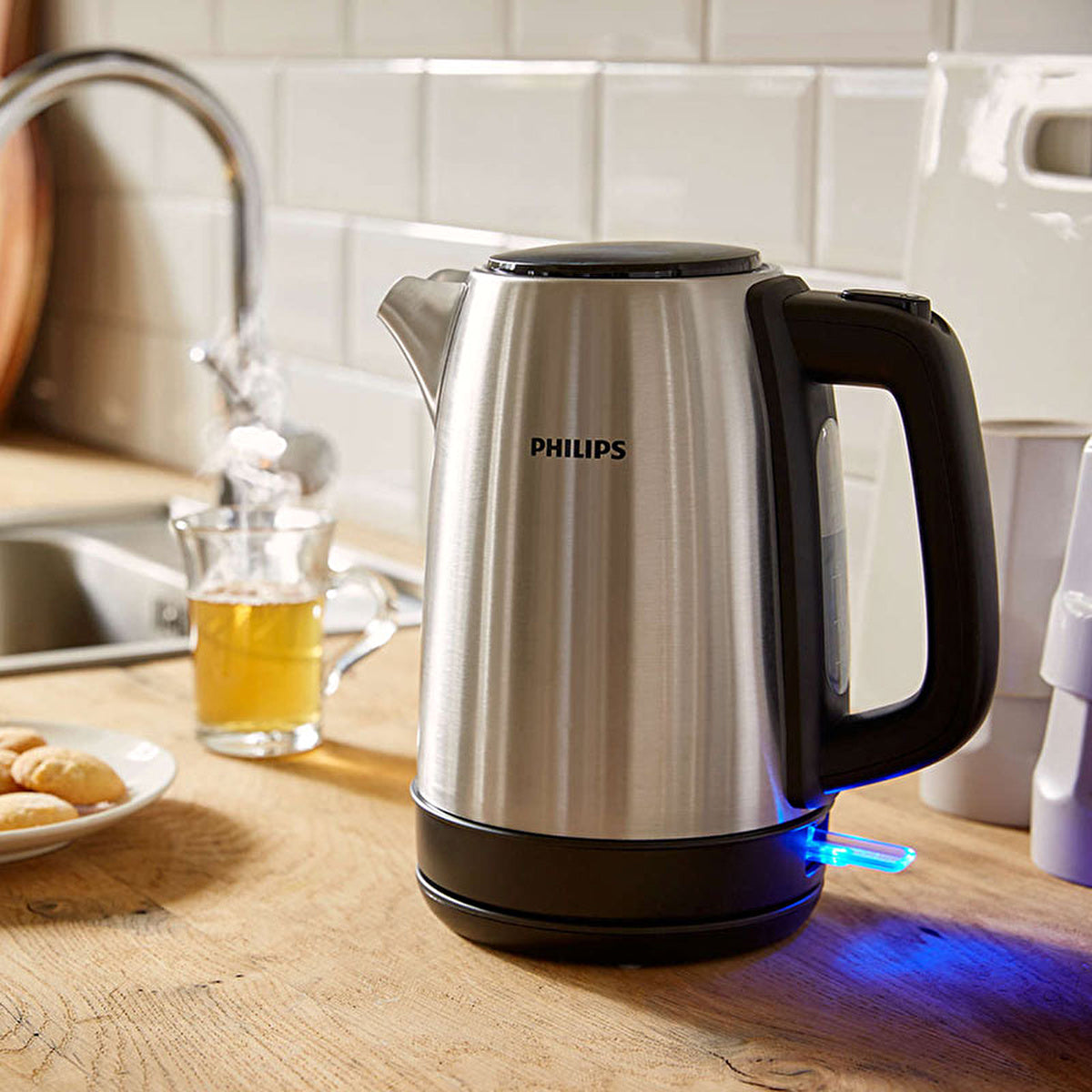 Philips Daily Collection 2200W Electric Kettle - 1.7L | Stainless Steel - Image #5