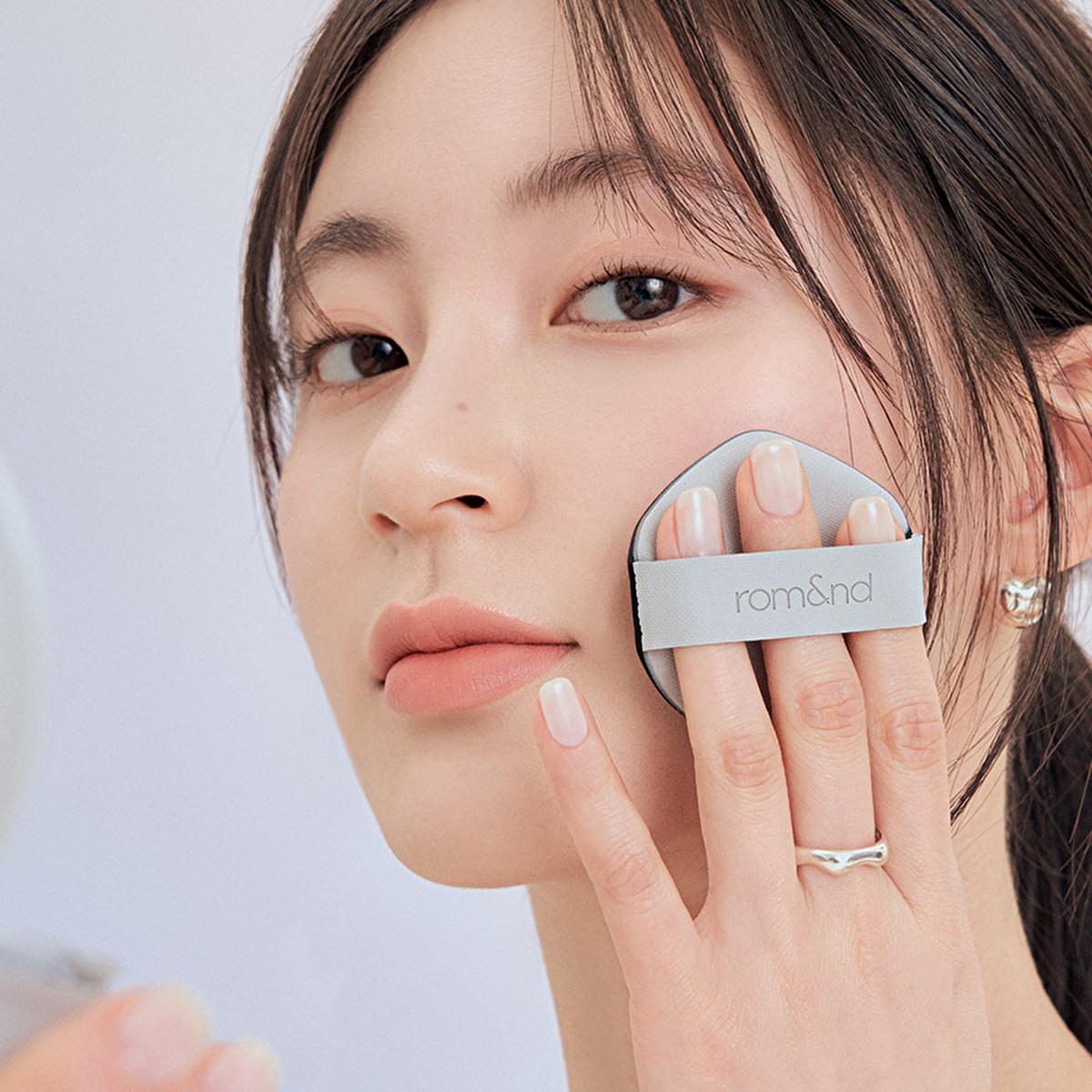rom&amp;nd Nu Zero Cushion Foundation: Lightweight, Long-Lasting Coverage for a Flawless, Natural Complexion - Pore-Blurring Korean Makeup rom&amp;nd Nu Zero Cushion: Natural, Flawless Coverage Cushion foundation, Lightweight foundation, Long-lasting foundation, Natural finish foundation, Pore blurring cushion, Flawless complexion makeup, rom&amp;nd cushion, Korean cushion foundation, Natural glow foundation, Foundation, Makeup, Cosmetics, Beauty, Pore-blurring, Imperfection coverage, Natural look, Radiant skin, Lightw