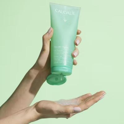 caudalie eau des vignes body wash 200 ml bottle, body wash with white musk and bergamot, vegan body wash for all skin types Caudalie Eau Des Vignes Body Wash - 200 ml Caudalie Eau Des Vignes Body Wash | 200 ml caudalie, body-wash, vegan, shower-gel, skincare, gentle-cleansing, white-musk, bergamot, iris, ai-generated