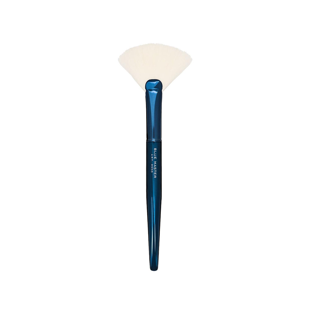 Kryolan Blue Master Fan Brush for Precise Highlighting