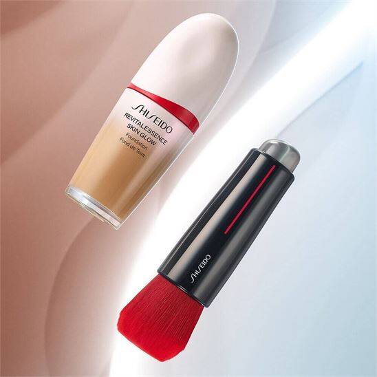 Shiseido Revitalessence Skin Glow Foundation SPF 30 320 Pine 30 ml