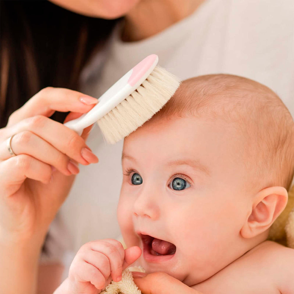 Chicco Baby Hair Brush and Comb Set for Newborns - Gentle Natural Bristle Brush and Safe Round-Tipped Comb for Infant Ha