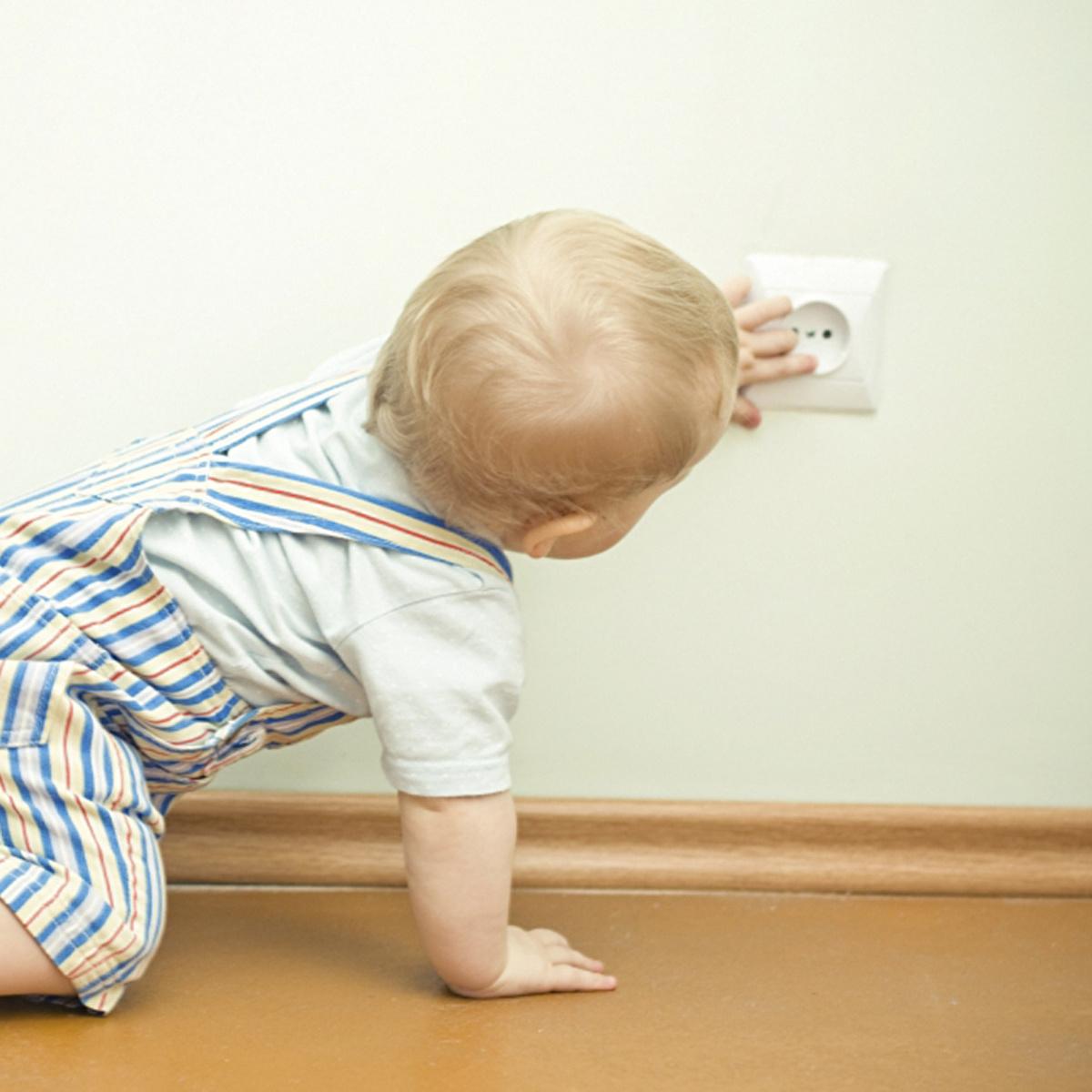 Miny Baby Electrical Outlet Safety Cover - Automatic Shut-Off, Child Safety Outlet Cover, Pack of 6 Miny Baby Outlet Safety Cover - Automatic Shut-Off electrical outlet safety cover, child safety outlet cover, automatic outlet safety cover, baby safety outlet protector, electrical safety device, child safety, home safety, accident prevention, baby safety products, outlet covers, safety covers, Miny Baby