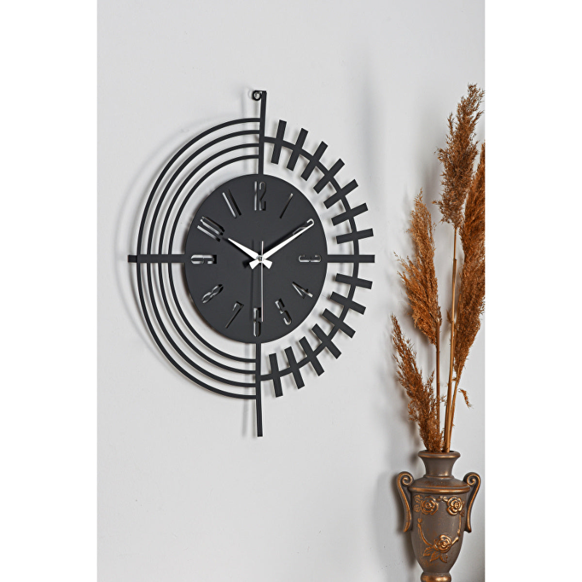 Muyika Dubai Black Metal Wall Clock 20 x 20 In - Silent Mechanism | Modern Design - Image #2