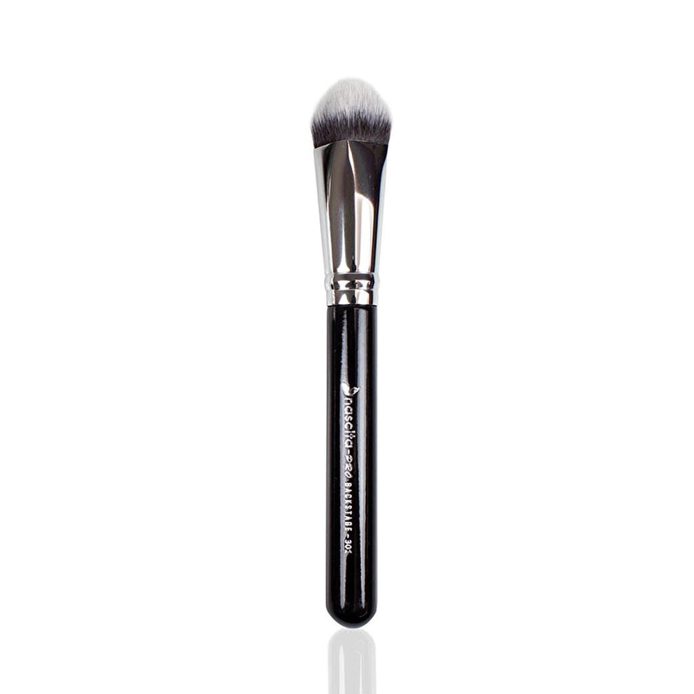 Nascita 4D Kabuki Foundation Brush 301 for Seamless Makeup