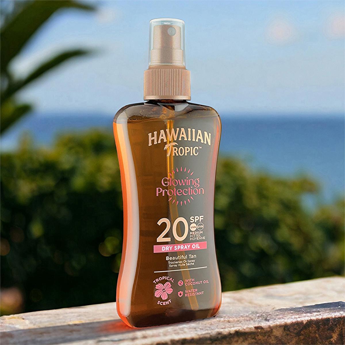 Hawaiian Tropic Glowing Protection SPF20 Sunscreen Oil: Tan & Moisturize with UVA/UVB Protection Hawaiian Tropic SPF20 Sunscreen Oil: Tan & Protect sunscreen oil, SPF20 sunscreen, Hawaiian Tropic sunscreen, vegan sunscreen, bronzing sunscreen oil, water resistant sunscreen, sun protection oil, UVA UVB protection sunscreen, sun protection, tanning oil, tanning, coconut oil, aloe vera, tropical flower extracts, moisturizing sunscreen, non-greasy sunscreen, water resistant, vegan, recycled packaging, eco-frien