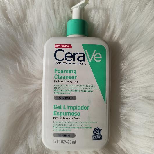 CeraVe Foaming Facial Cleanser for Normal to Oily Skin - Gentle, Non-Comedogenic &amp; Hydrating CeraVe Foaming Cleanser - Gentle &amp; Non-Comedogenic CeraVe Foaming Cleanser, Gentle facial cleanser for normal to oily skin, Ceramide and hyaluronic acid skincare, Non-comedogenic facial cleanser, Fragrance-free skincare for sensitive skin, Facial cleanser, Skincare for normal to oily skin, Ceramide skincare, Hyaluronic acid skincare, Niacinamide skincare, Gentle cleansing, Non-comedogenic skincare, Fragrance-free sk