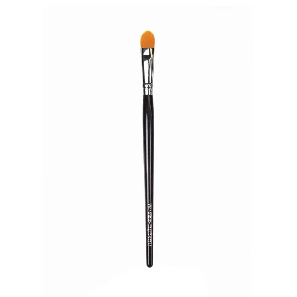 Nascita Pro Concealer Brush for Seamless Blending