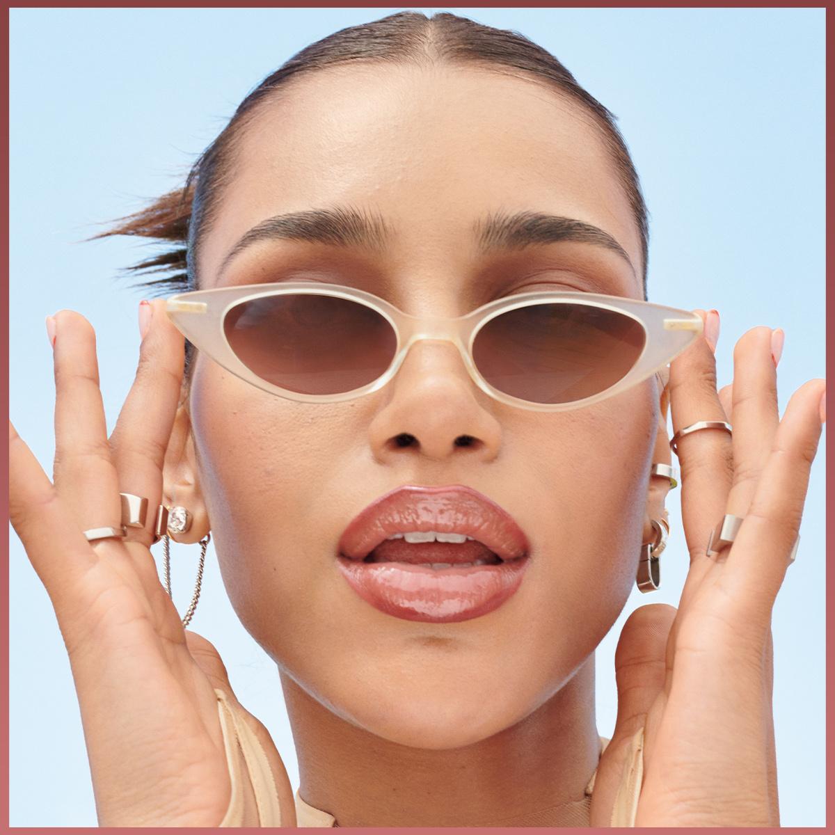 Maybelline Lifter Liner Lip Liner - Precise Lip Definition, Long-Lasting Formula Maybelline Lifter Liner - Precise Lip Definition Maybelline Lip Liner, Lifter Liner, Long-lasting Lip Makeup, Precise Lip Definition, Cosmetic Lip Care, Lip Contour, Lip Makeup, Beauty Essentials, Makeup Must-haves, Long-lasting Makeup, Lip Care, Cosmetics, Beauty Products, Makeup Tools