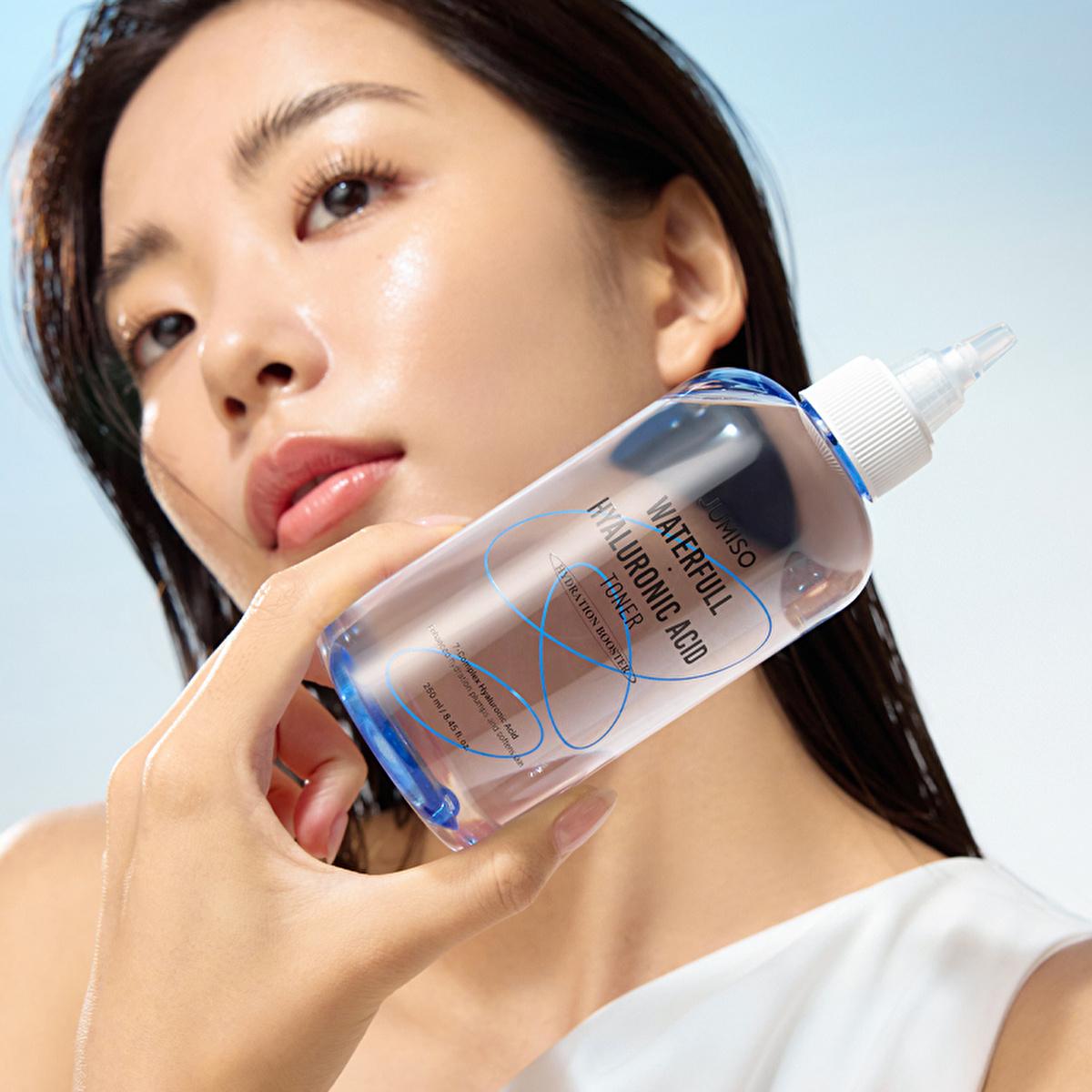 Jumiso Hyaluronic Acid Toner 250ml - Hydrating Skincare for Dry Skin Jumiso Hyaluronic Acid Toner - Hydrate Dry Skin Hyaluronic Acid Toner, Jumiso Hyalüronik Asitli Tonik, Hydrating Toner, Skincare for Dry Skin, Natural Skincare Products, Dry Skin Solutions, Sensitive Skin Care, Hydrating Skincare, Skincare Routine, Toner for Dry Skin, Jumiso Skincare, Hyaluronic Acid Benefits, Skincare Essentials