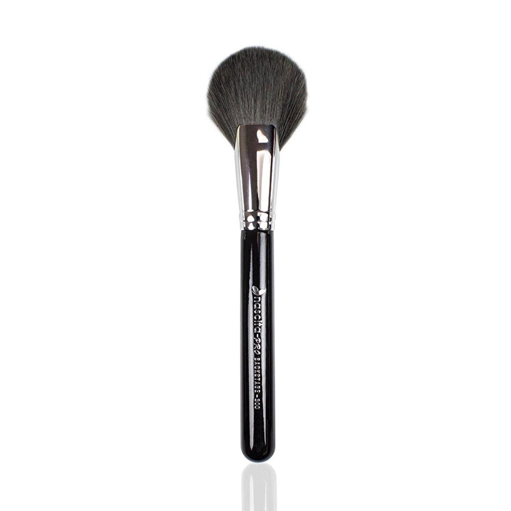 Nascita Large Oval Fan Brush 300 for Seamless Highlighting