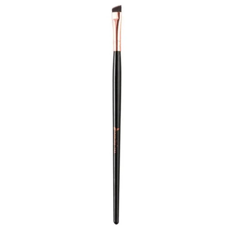 Nascita Pro Angled Eyeliner Brush for Precise Lines