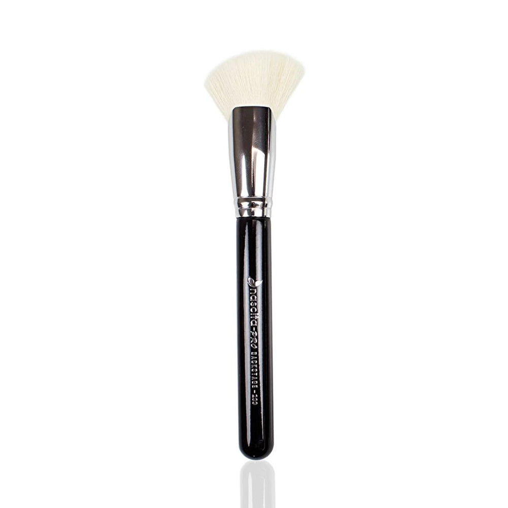Nascita Pro Angled Large Fan Brush No. 299 for Seamless Glow